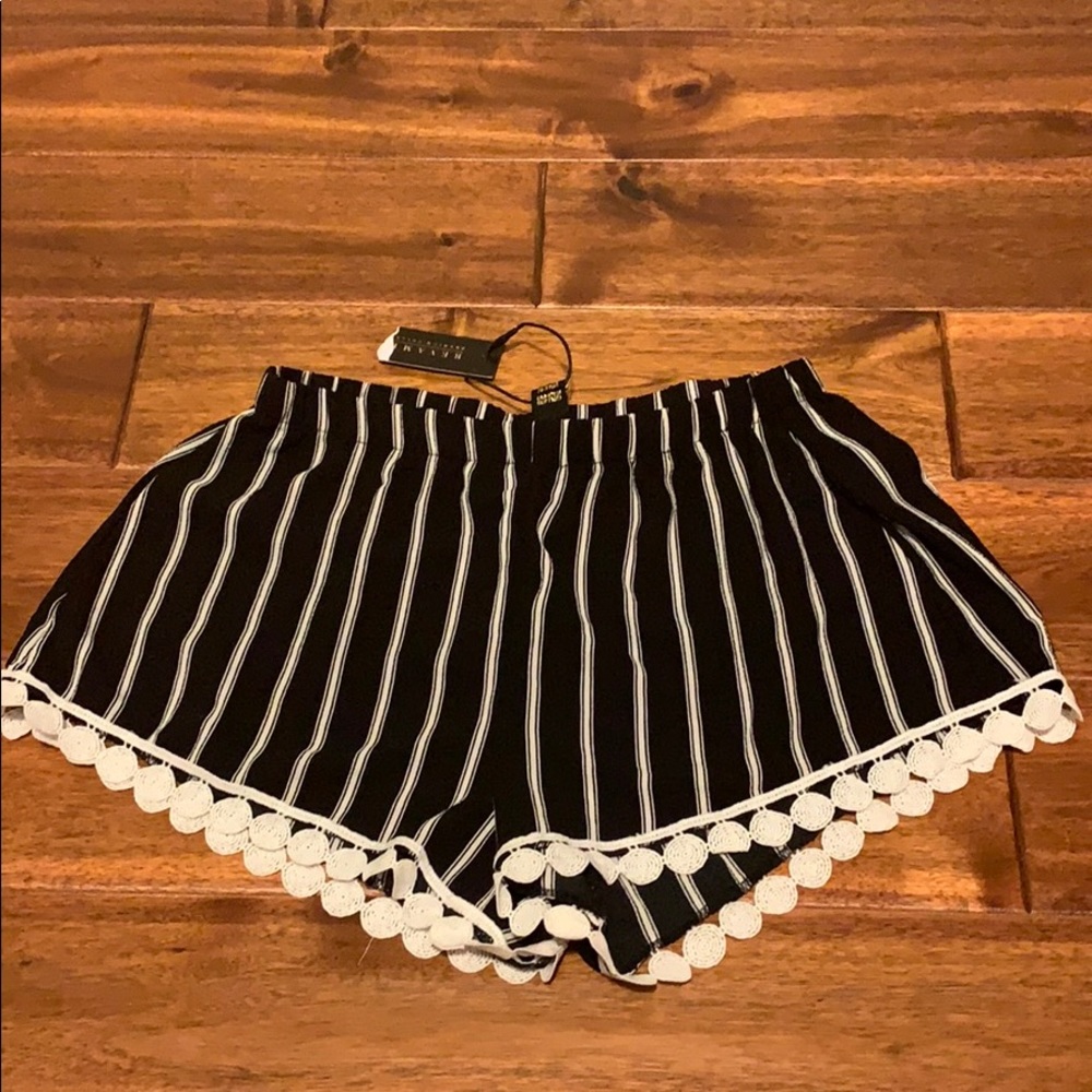 Stripped shorts with lace trim